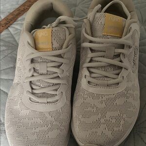 Women’s Sz 11WRyka Light Beige Mesh Sneakers